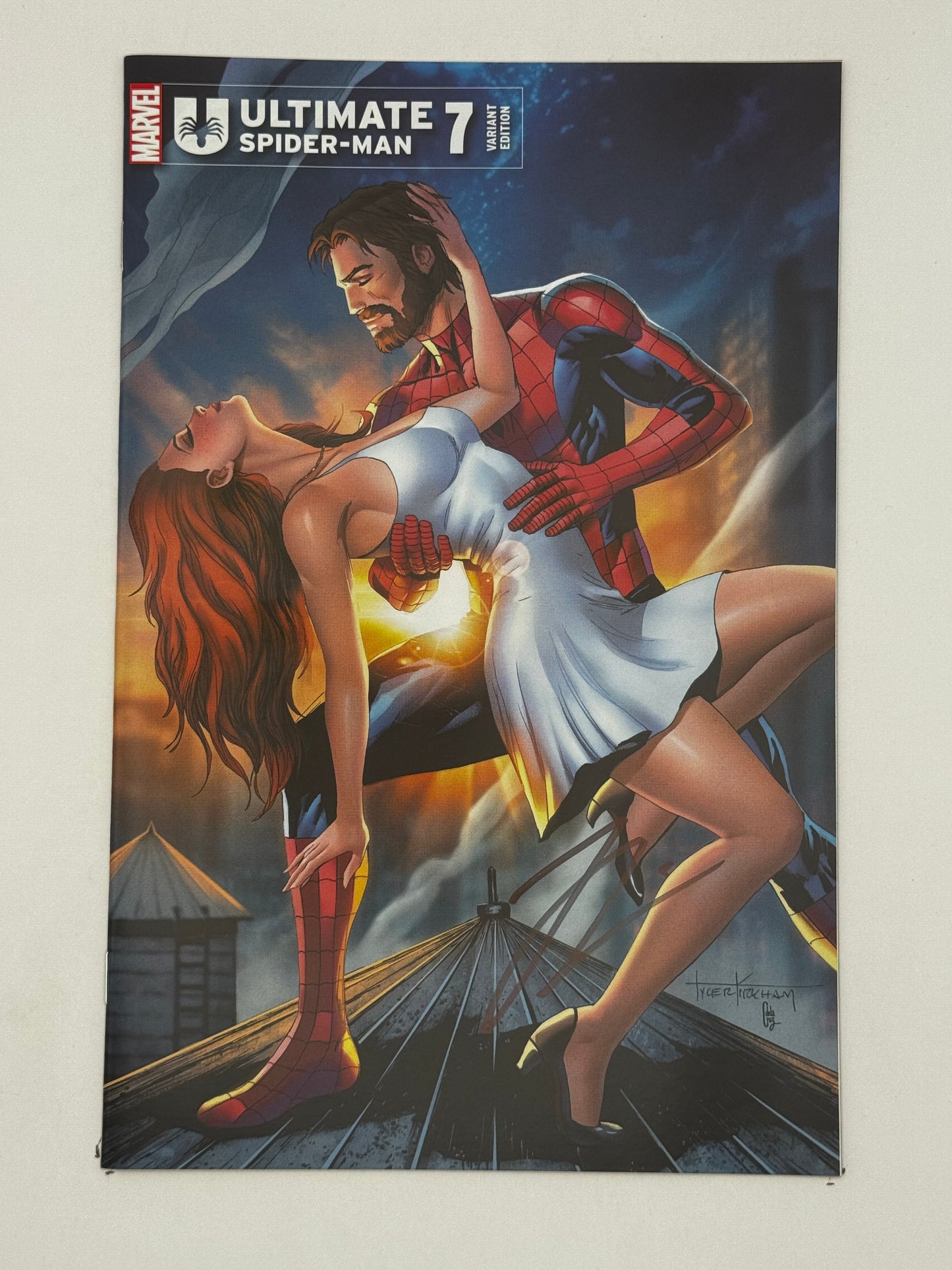 [Signed by Hickman] Ultimate Spider-Man #7 Unknown Comics Kirkham Exclusive Var [INST]